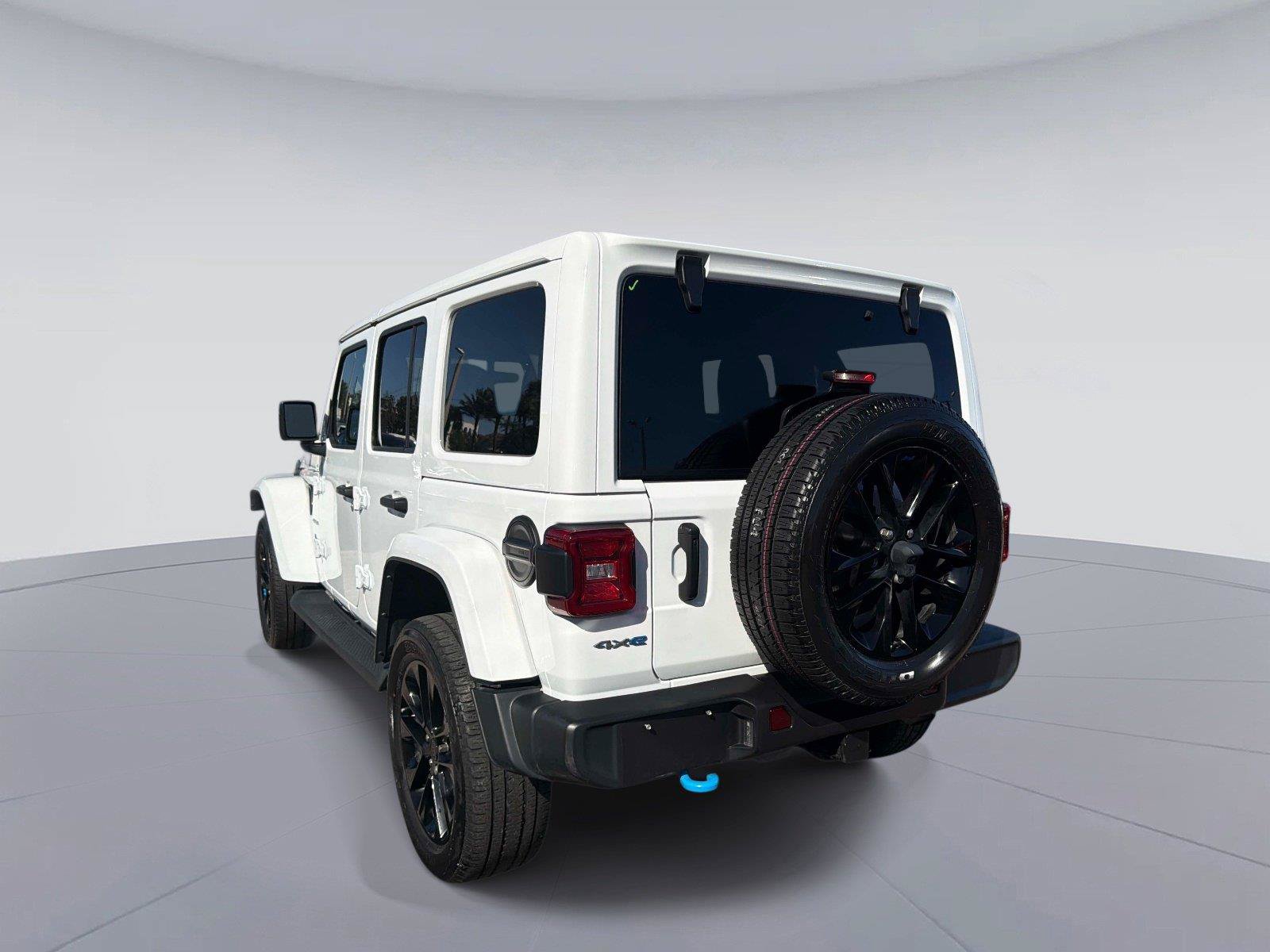 Used 2023 Jeep Wrangler Unlimited Sahara w/ Cold Weather Group AWD/4WD image 5