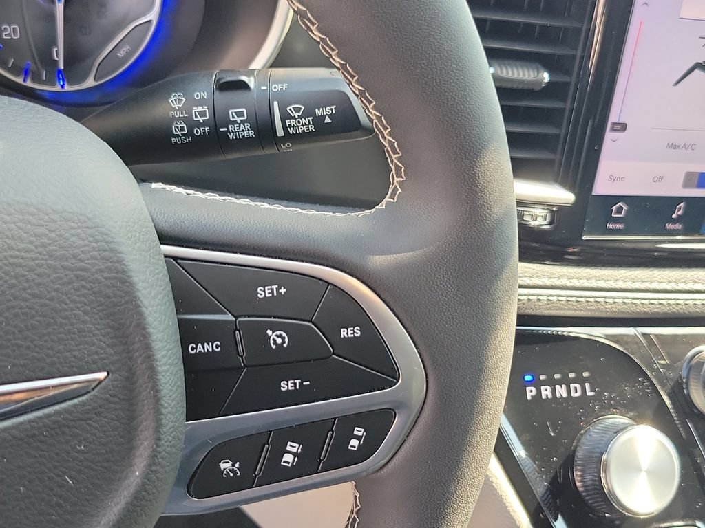 Certified 2024 Chrysler Pacifica Touring-L FWD image 21
