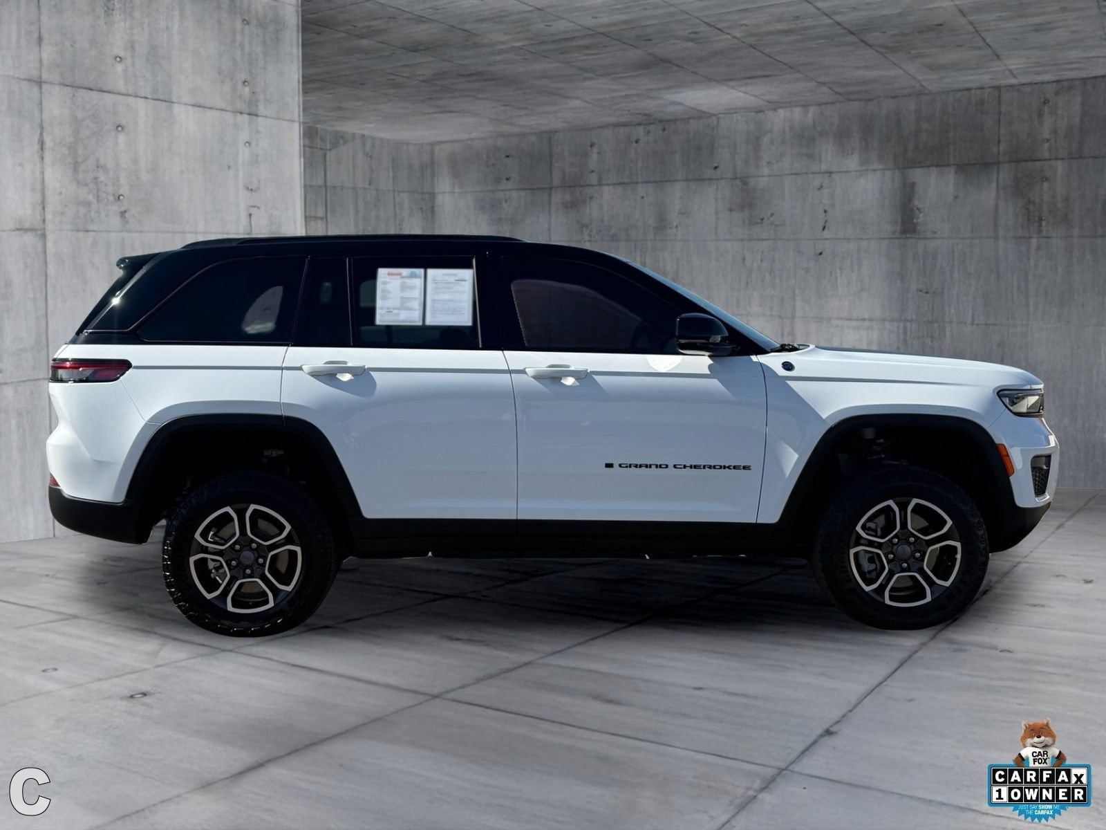 Used 2023 Jeep Grand Cherokee Trailhawk AWD/4WD image 7