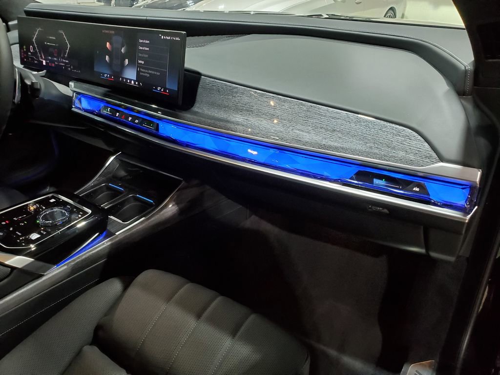 Used 2025 BMW 760i xDrive w/ Executive Package AWD/4WD image 21