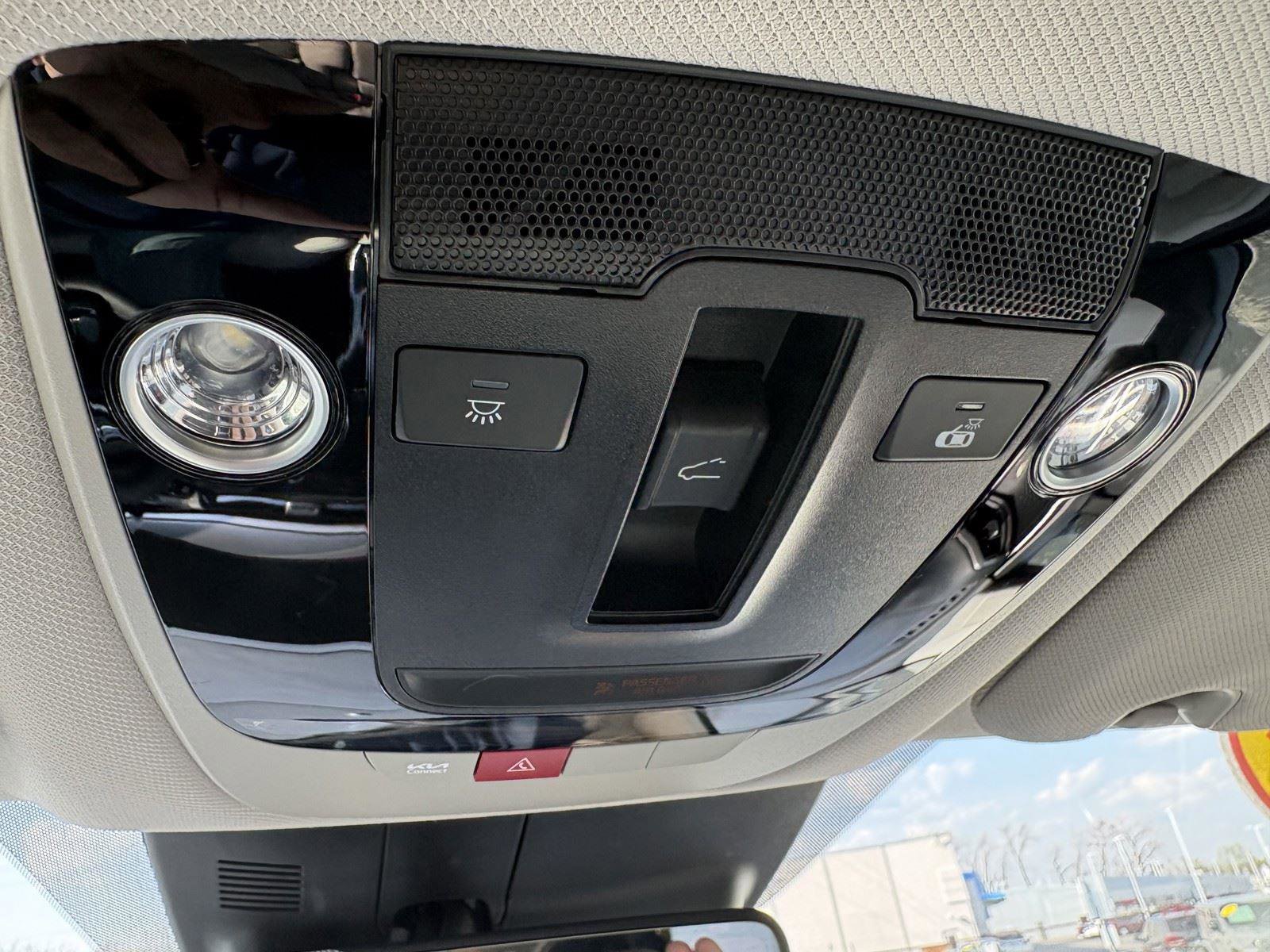 Used 2024 Kia Sorento S w/ Panoramic Sunroof Package FWD image 19
