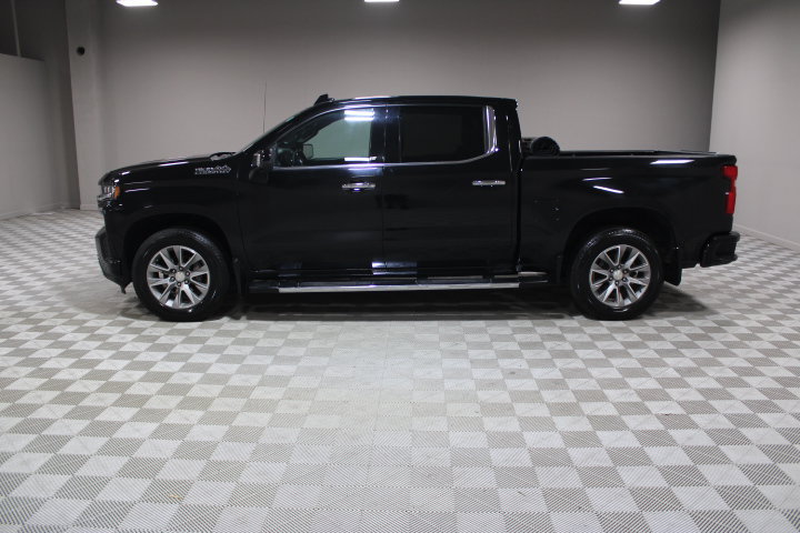 Used 2019 Chevrolet Silverado 1500 High Country w/ Technology Package AWD/4WD image 9