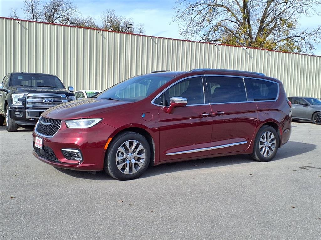Used 2021 Chrysler Pacifica Limited w/ Uconnect Theater Family Group image 14