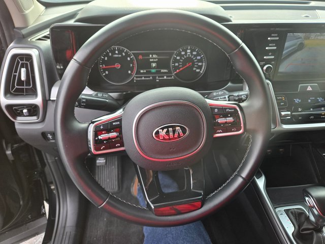Used 2021 Kia Sorento S image 16