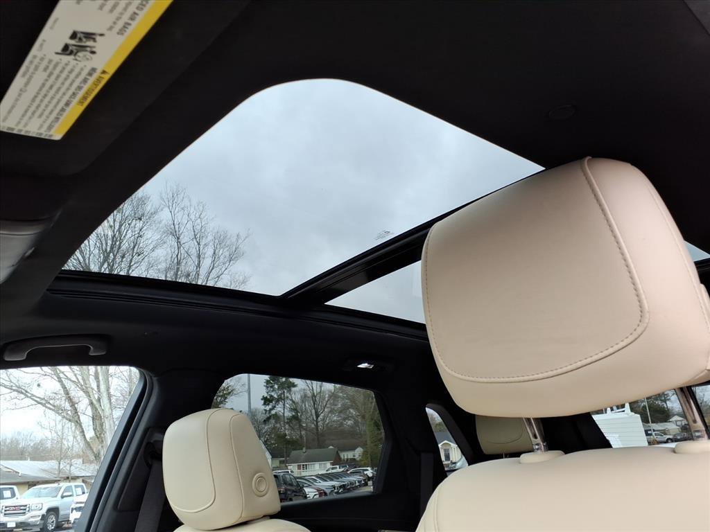 Used 2018 Cadillac XT5 Luxury w/ Driver Awareness Package image 16