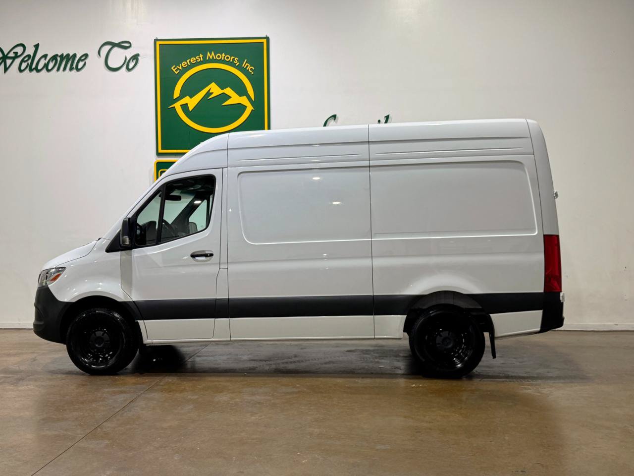 Used 2025 Mercedes-Benz Sprinter 2500 image 4