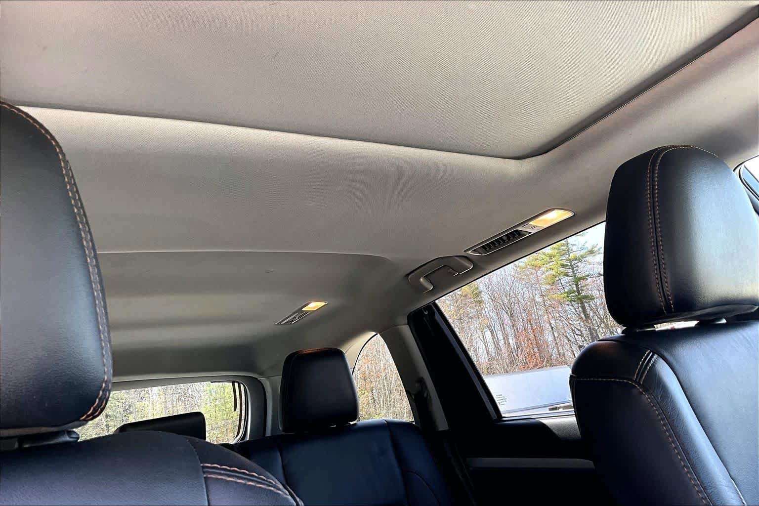 Used 2019 Toyota Highlander XLE w/ Carpet Mat Package (TMS) AWD/4WD image 14