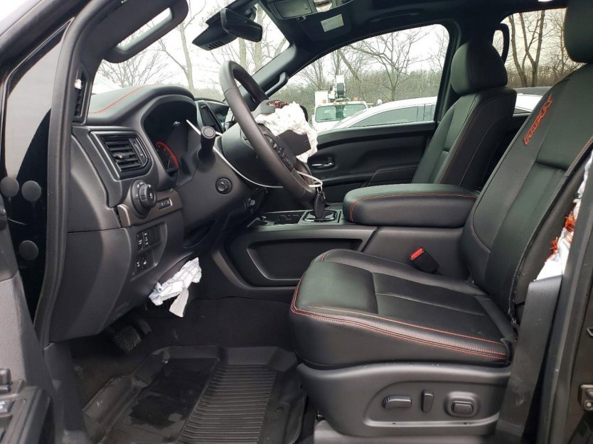 Used 2024 Nissan Titan PRO-4X w/ Pro-4x Convenience Package image 6