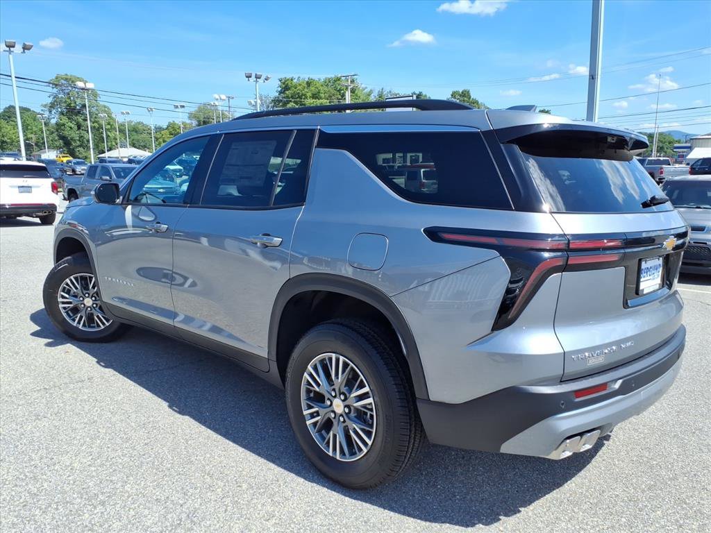 New 2026 Chevrolet Traverse LT w/ Driver Confidence Package AWD/4WD image 5