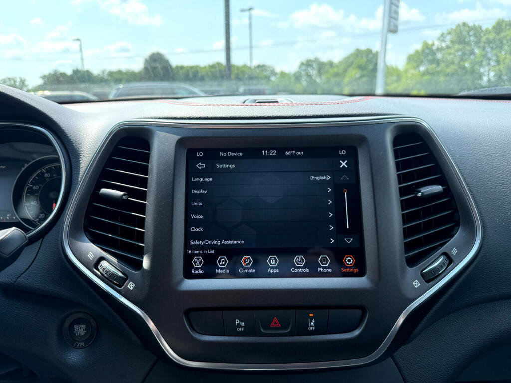 Used 2021 Jeep Cherokee Trailhawk image 29
