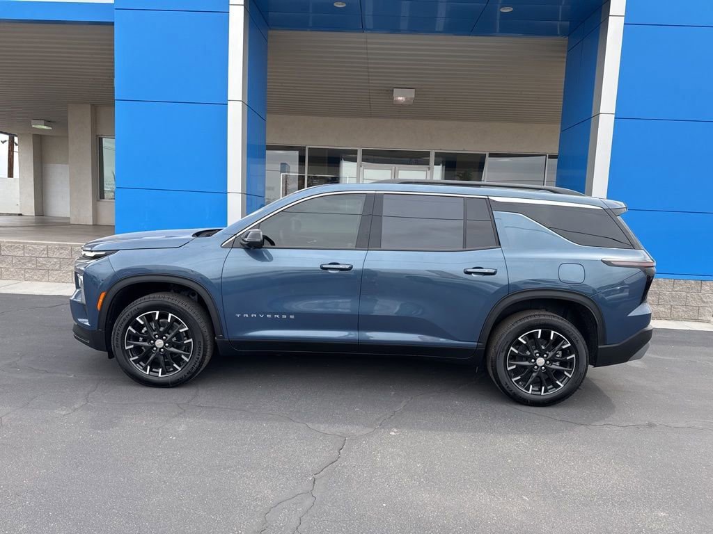 New 2026 Chevrolet Traverse LT w/ Sun and Wheel Package FWD image 11
