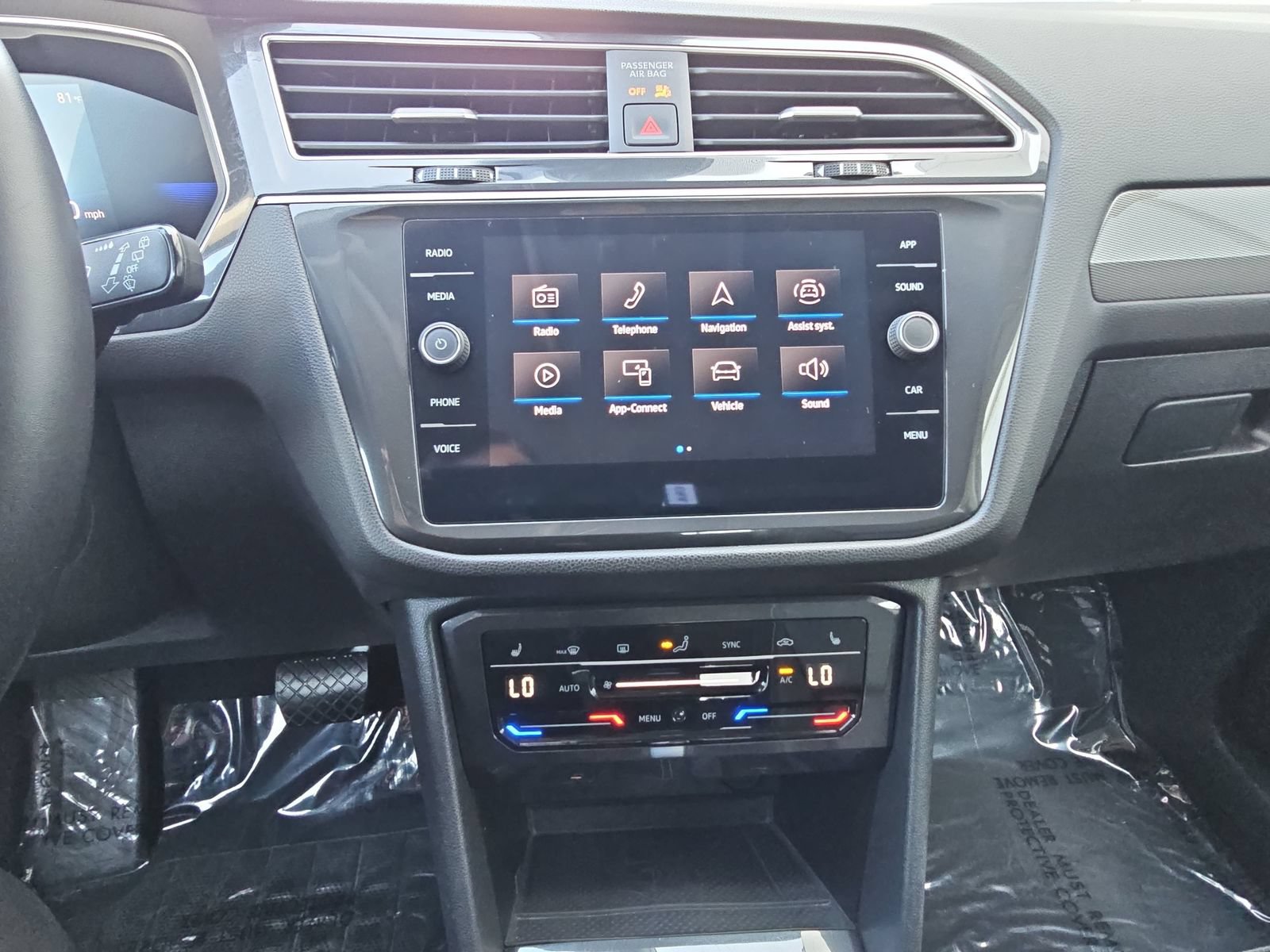 Certified 2024 Volkswagen Tiguan SE FWD image 22