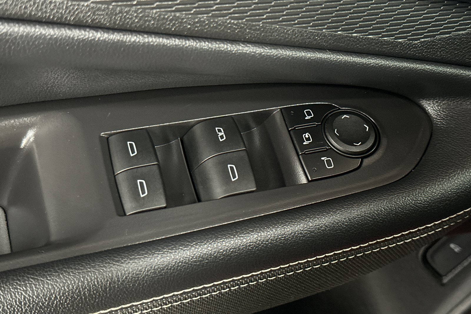 Used 2024 Chevrolet Blazer EV LT AWD/4WD image 12