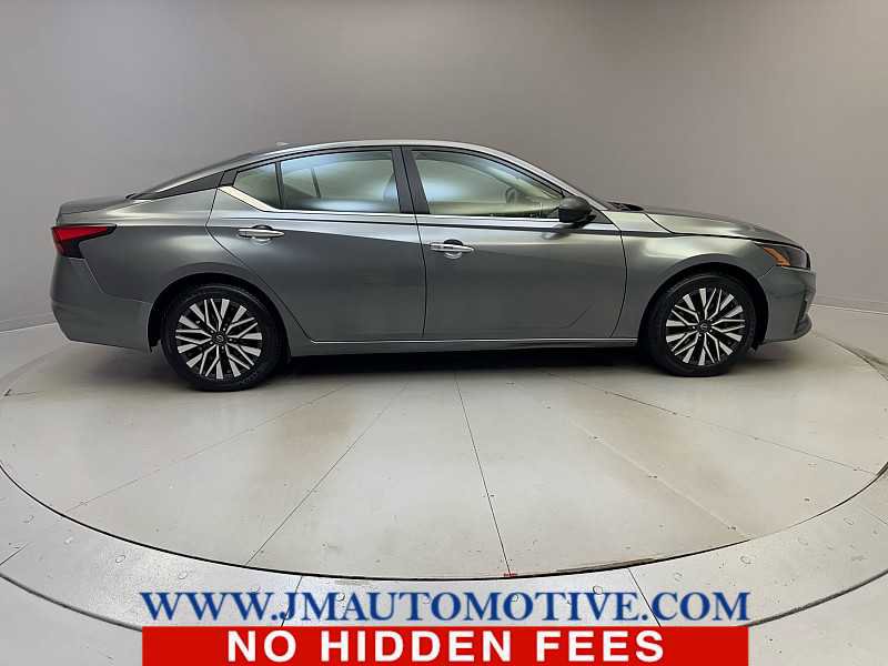Used 2024 Nissan Altima 2.5 SV FWD image 6