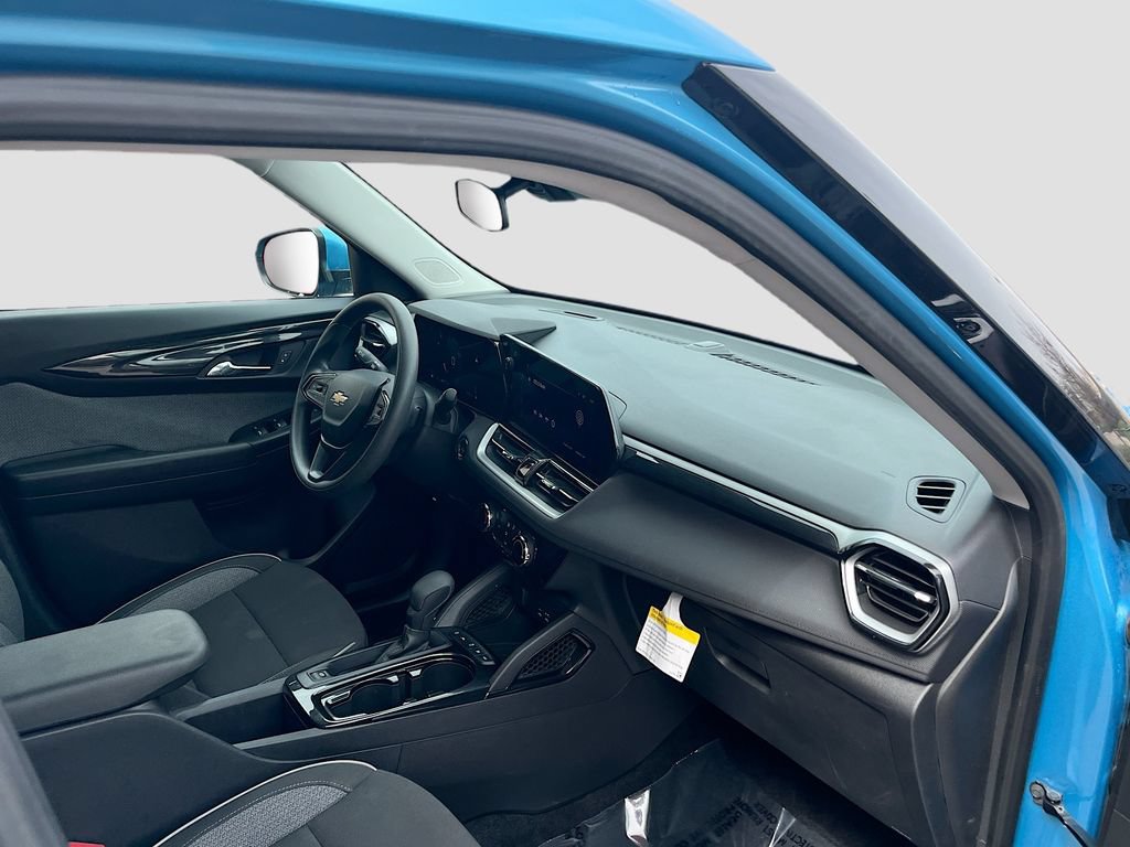 Used 2025 Chevrolet TrailBlazer LT AWD/4WD image 27