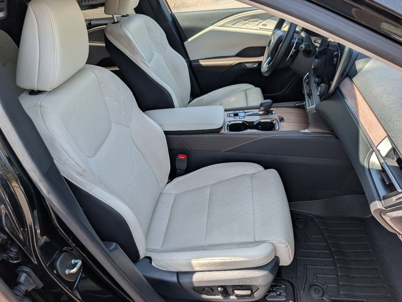 Used 2025 Lexus RX 450h AWD w/ Convenience Package image 8