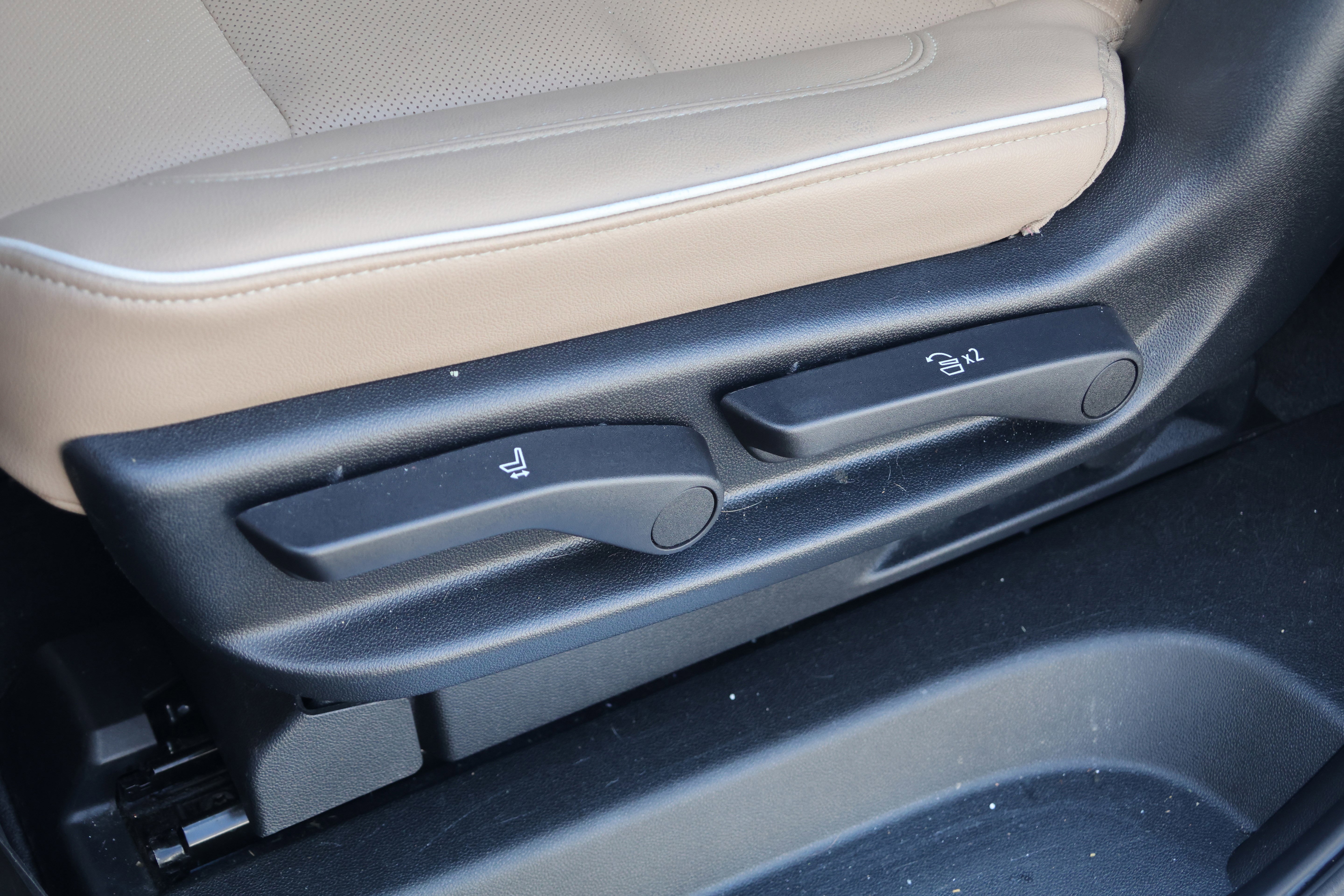 Used 2021 Chevrolet Suburban Premier w/ Premium Package image 36