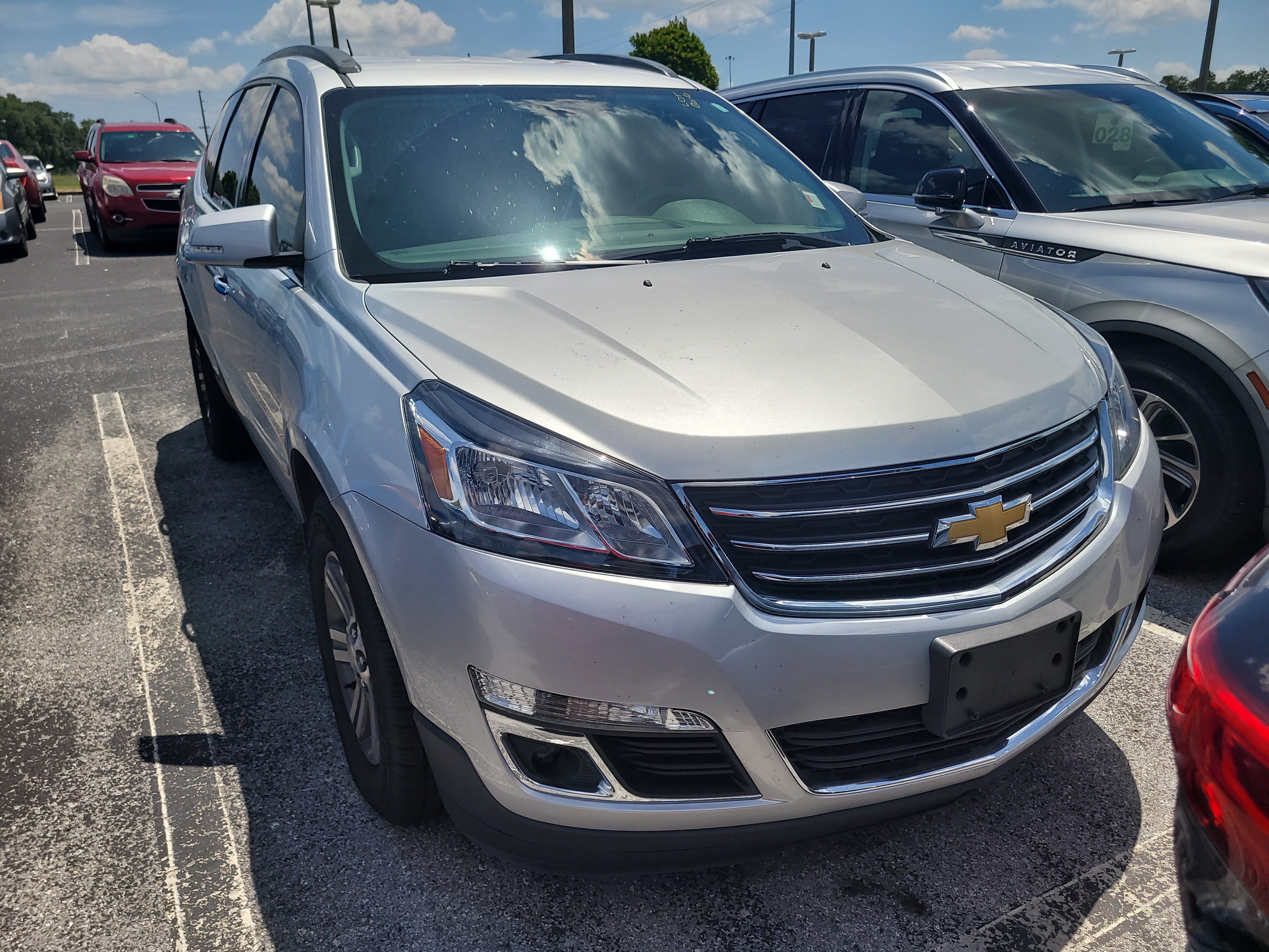 Used 2017 Chevrolet Traverse LT FWD image 2