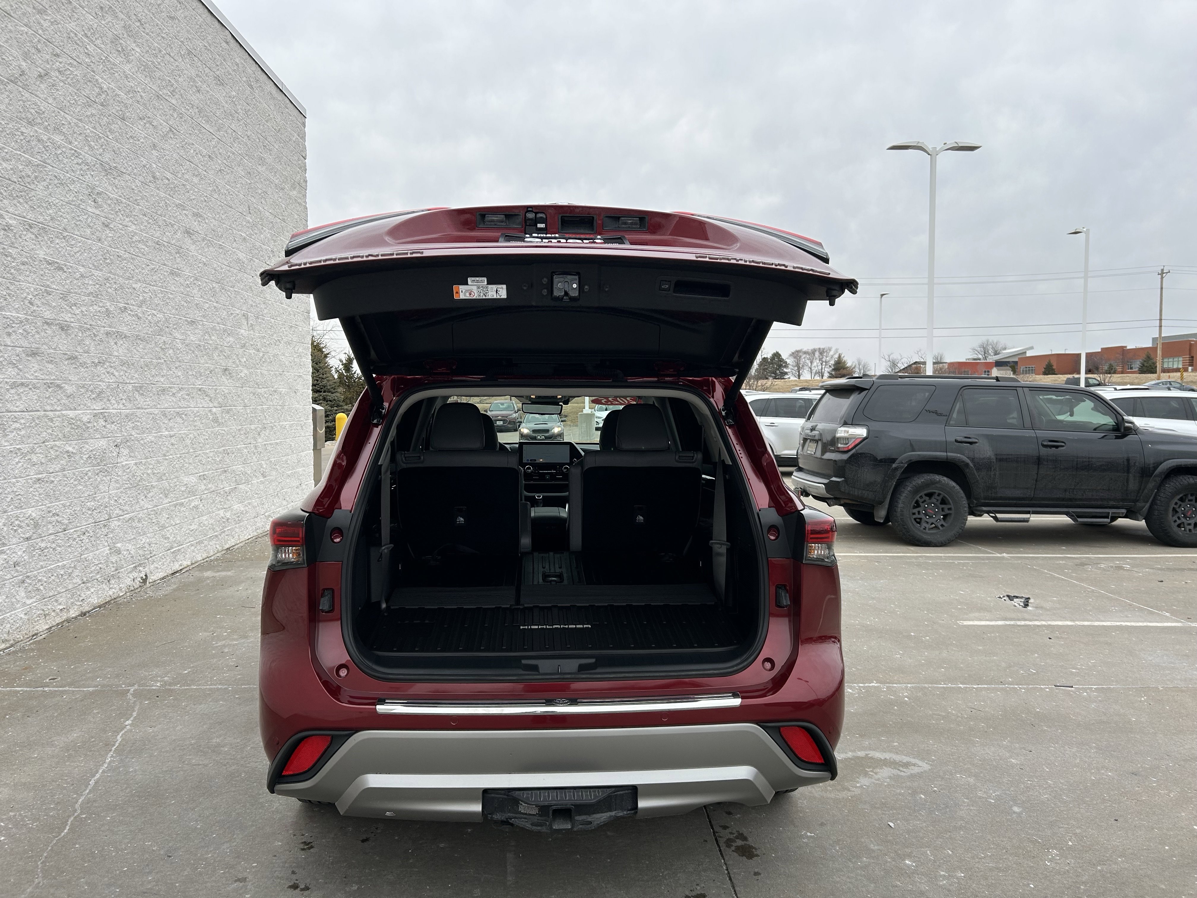 Certified 2025 Toyota Highlander Platinum image 16