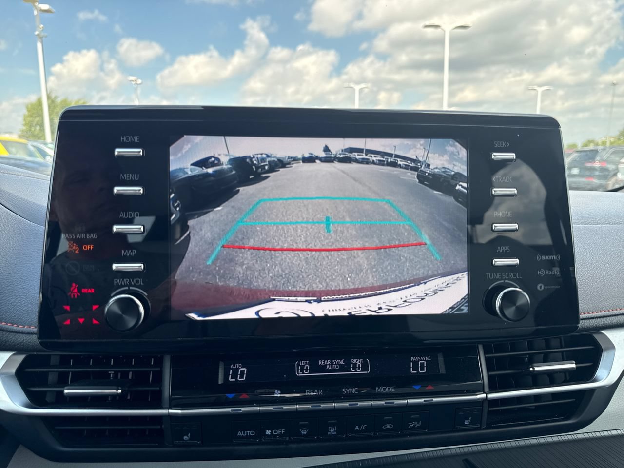 Used 2022 Toyota Sienna XSE FWD image 22
