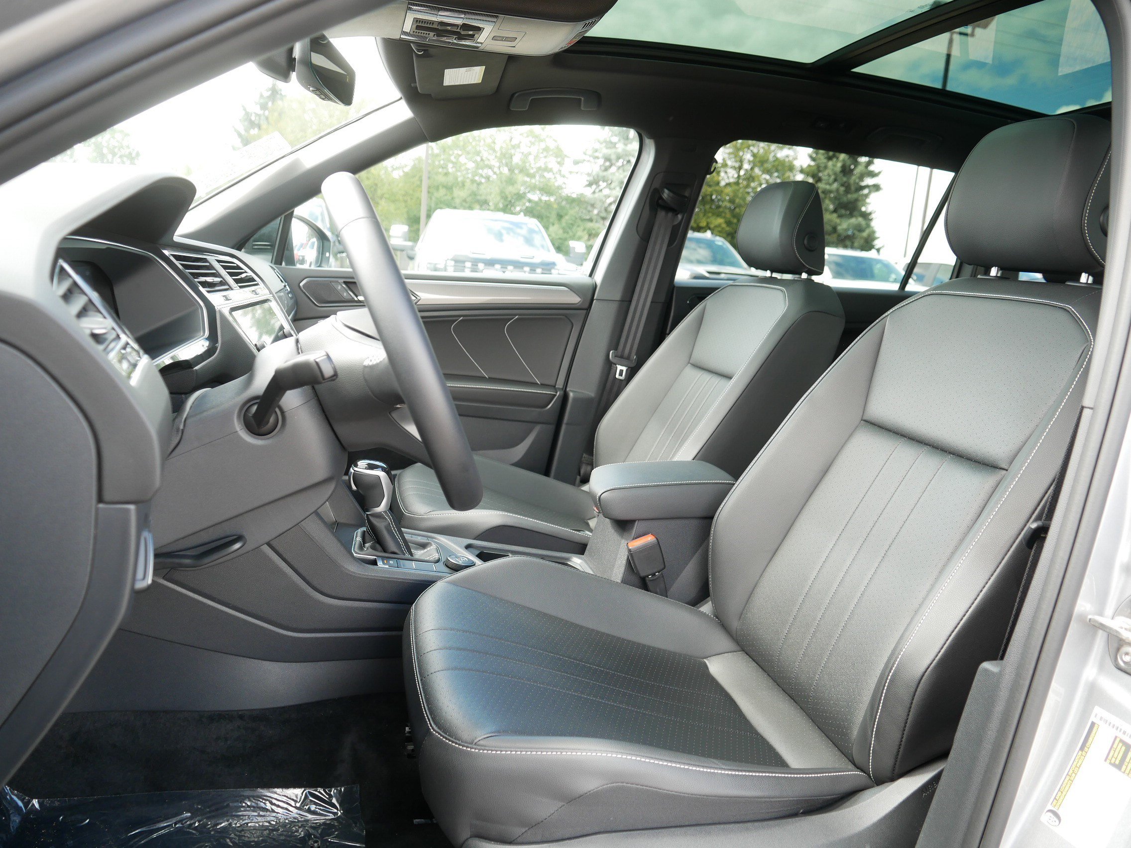 Used 2023 Volkswagen Tiguan SE R-Line AWD/4WD image 35