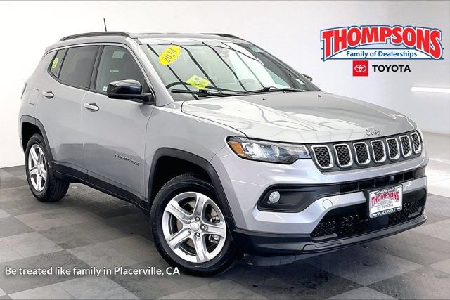 Used 2024 Jeep Compass Latitude w/ Altitude Special Edition AWD/4WD image 1