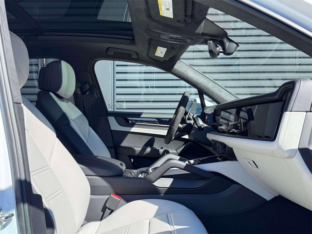 New 2026 Porsche Cayenne GTS image 16