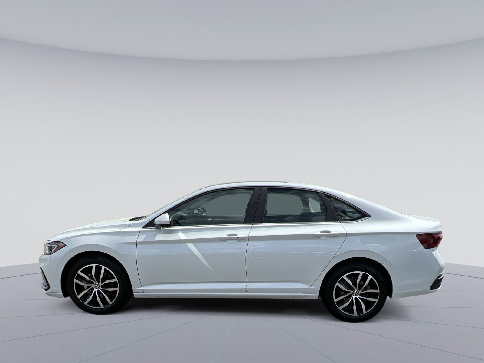 Used 2026 Volkswagen Jetta SE image 2