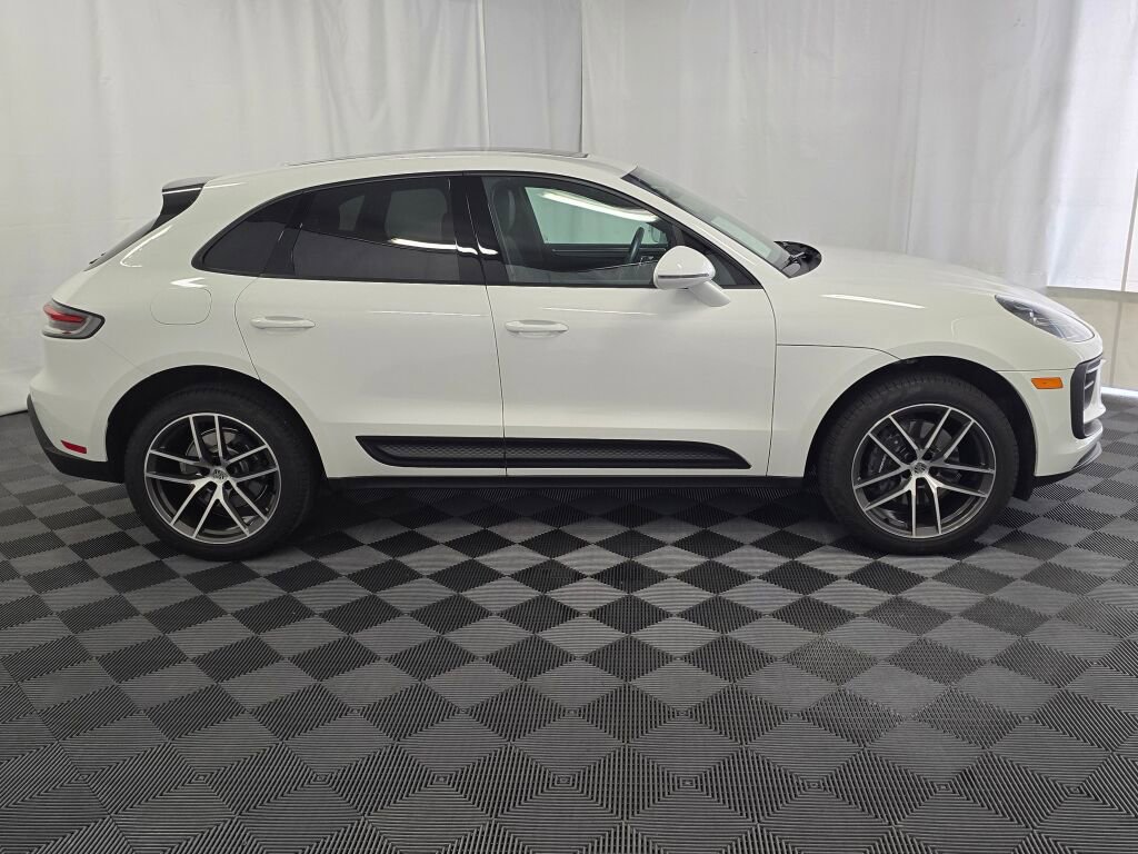 Certified 2025 Porsche Macan image 8