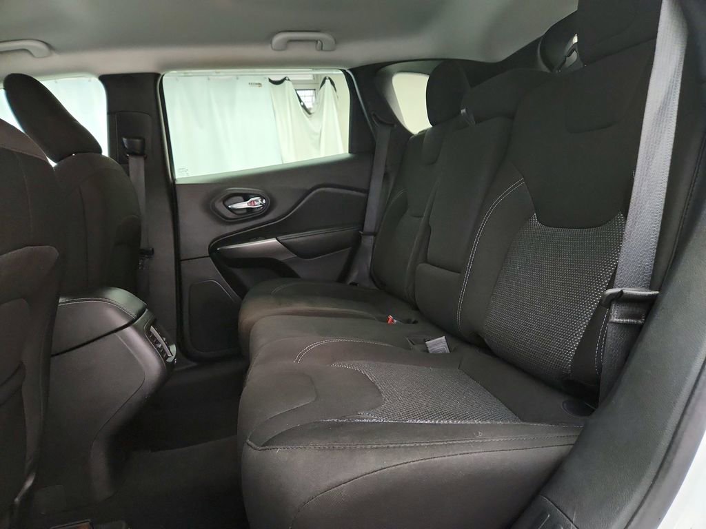 Used 2020 Jeep Cherokee Latitude image 18