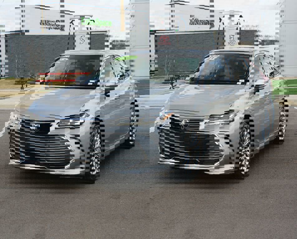 Used 2019 Toyota Avalon Limited image 16