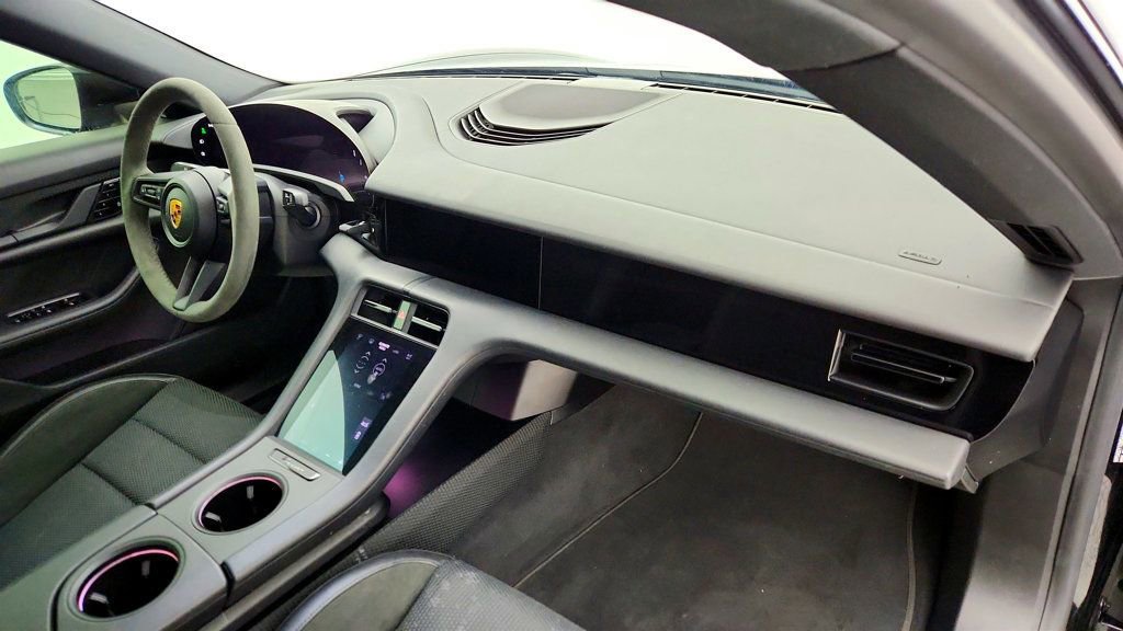 Used 2021 Porsche Taycan 4S image 24