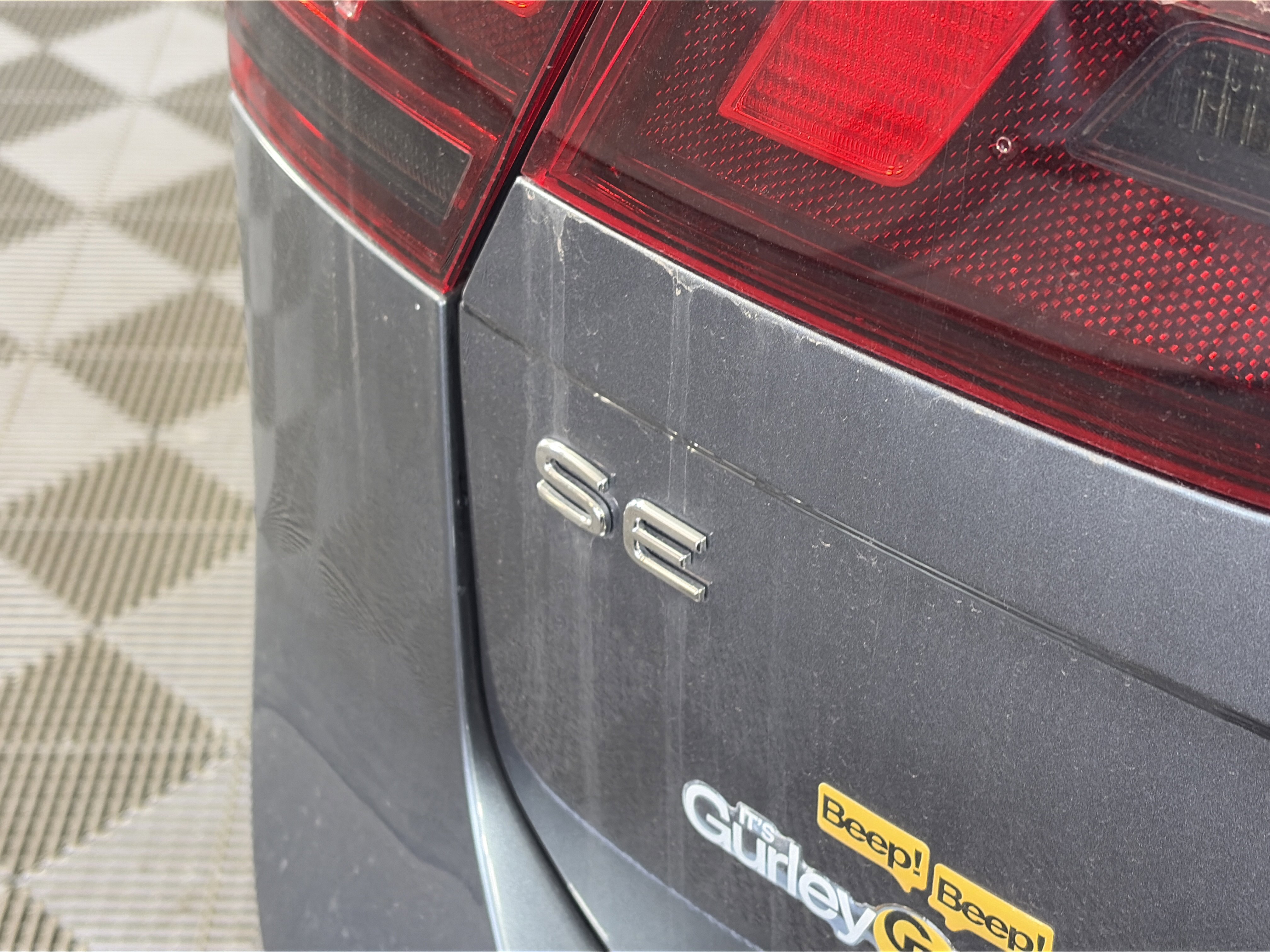 Used 2022 Volkswagen Tiguan SE R-Line image 16