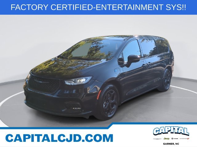 Certified 2023 Chrysler Pacifica Limited w/ Uconnect Theater Family Group