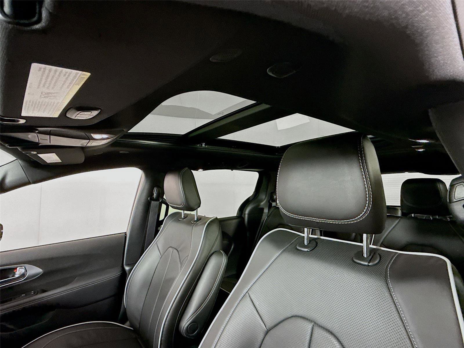 New 2026 Chrysler Pacifica Limited FWD image 17