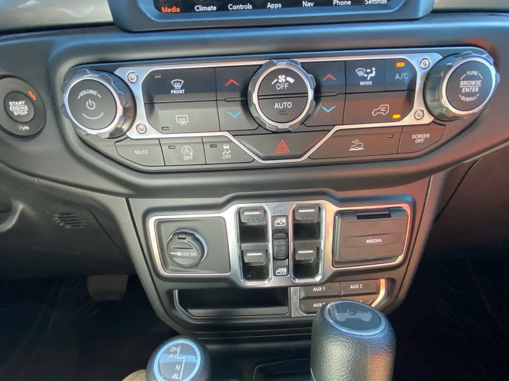 Used 2022 Jeep Wrangler Unlimited Sahara AWD/4WD image 14