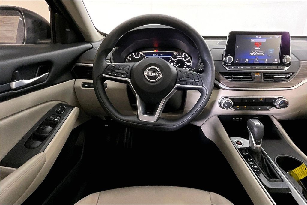 Used 2025 Nissan Altima 2.5 SV FWD image 6