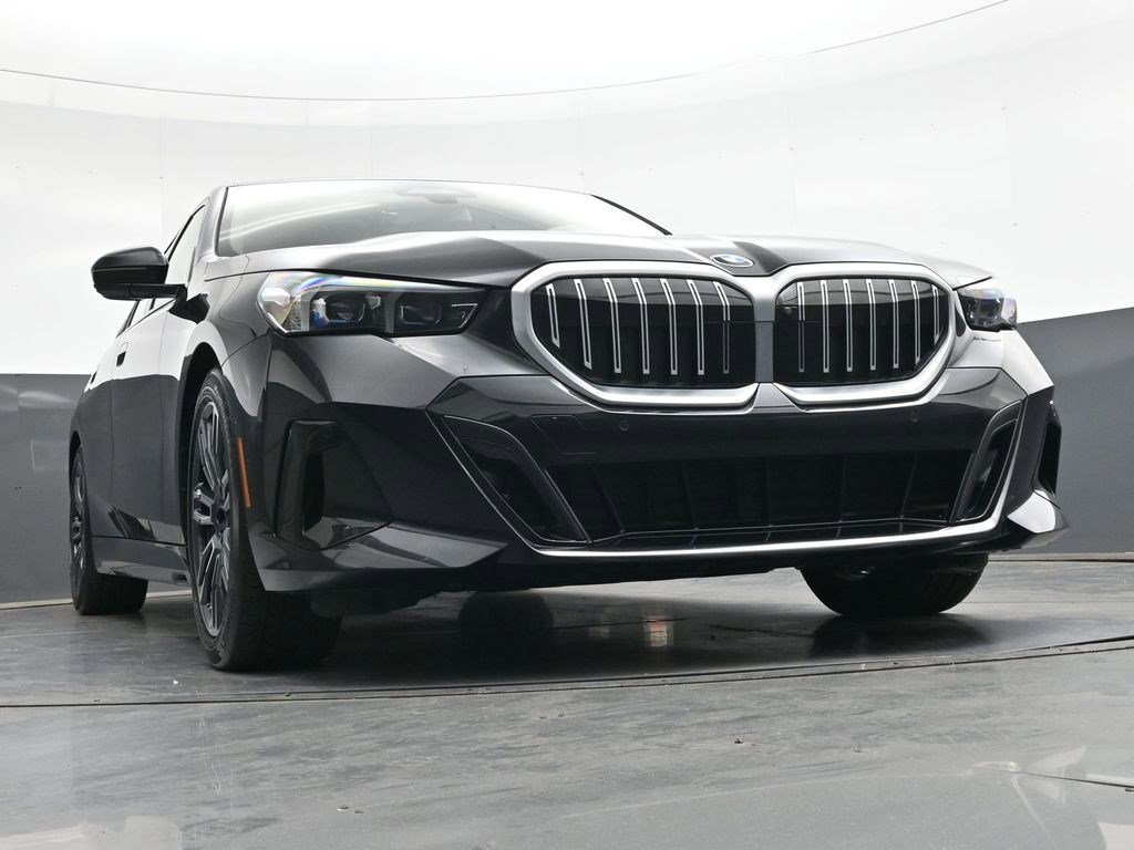 Used 2024 BMW 540i xDrive w/ Premium Package AWD/4WD image 35