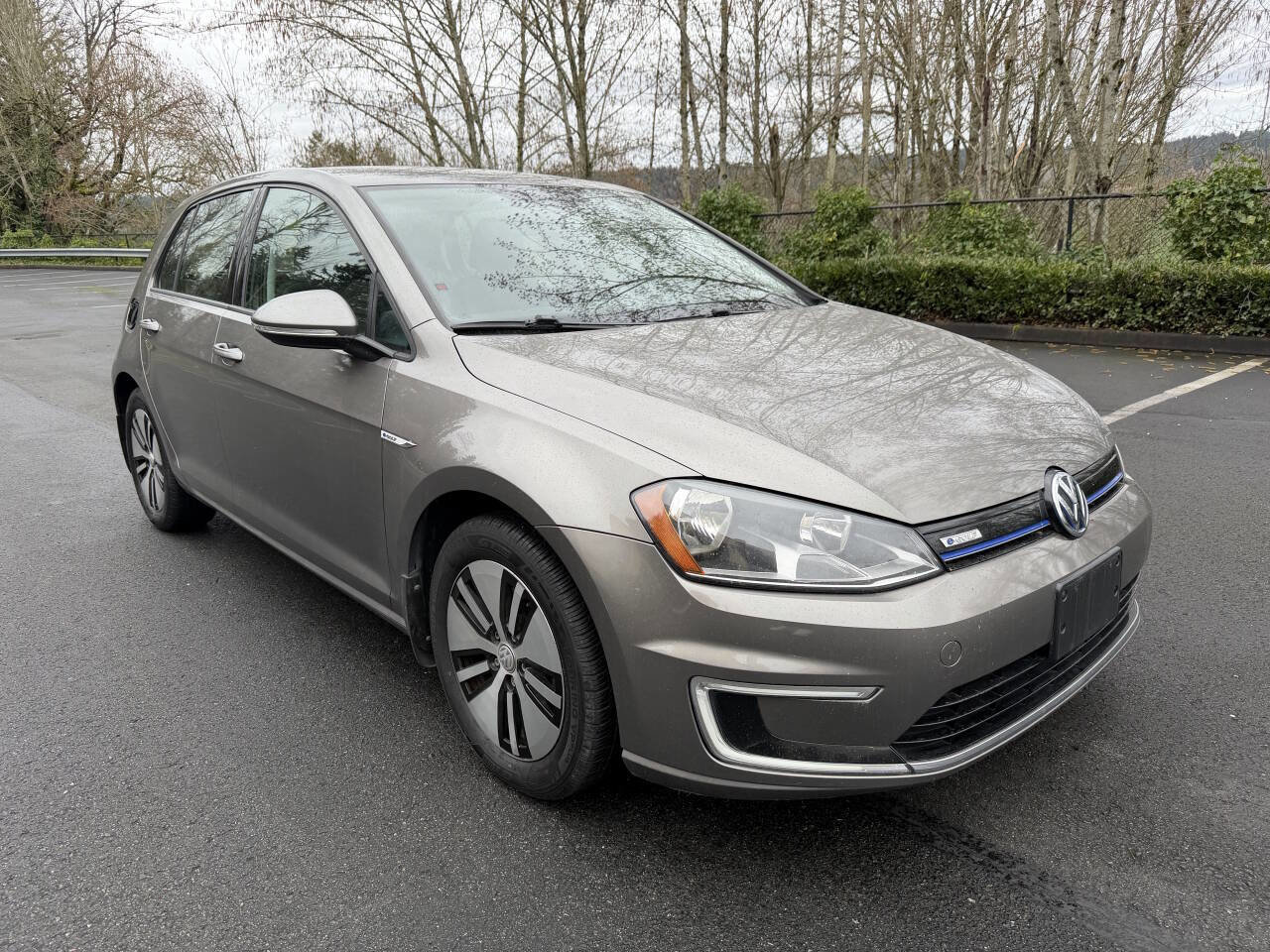 Used 2016 Volkswagen e-Golf SE image 3