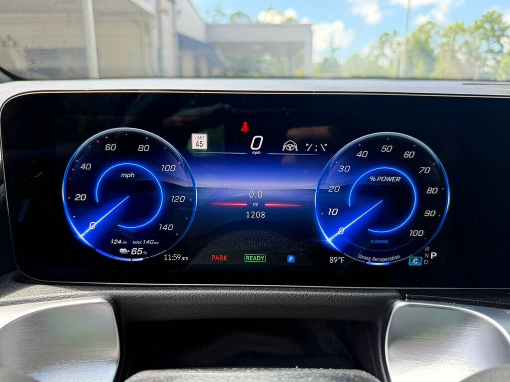 Used 2025 Mercedes-Benz EQB 300 4MATIC image 4