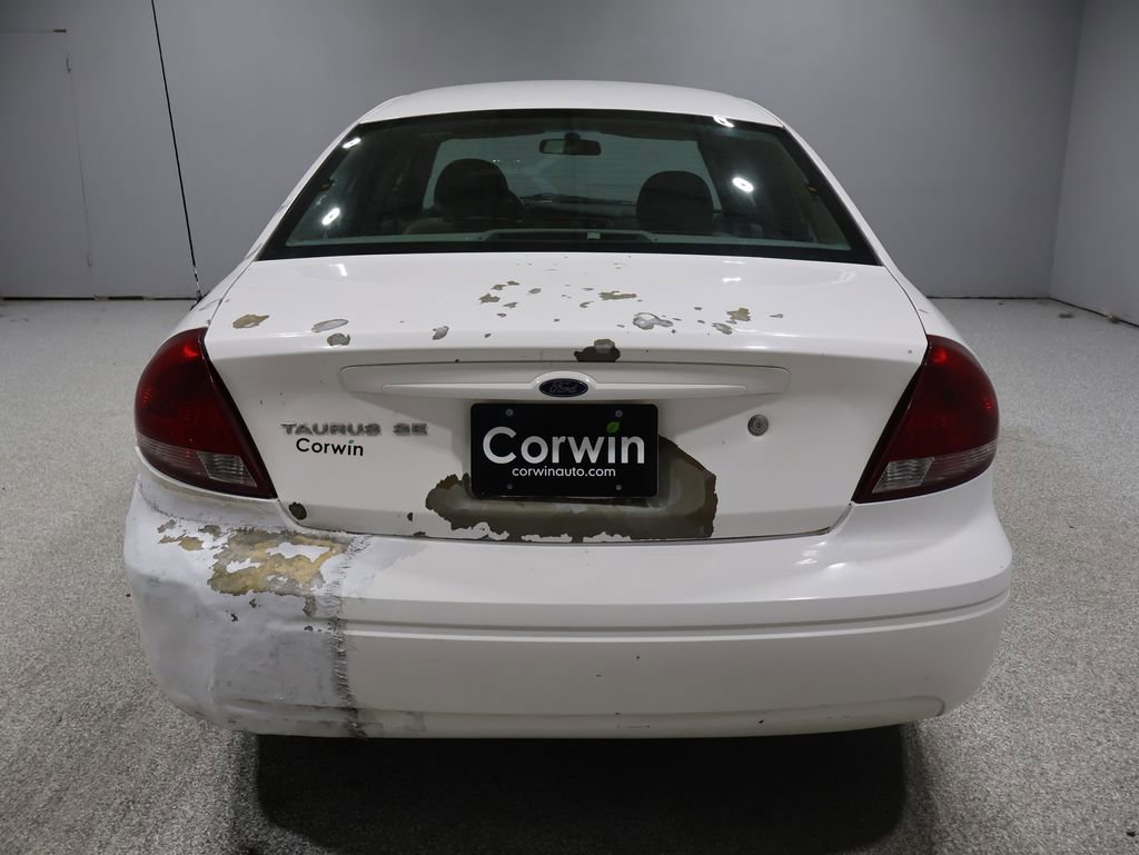 Used 2005 Ford Taurus SE image 3