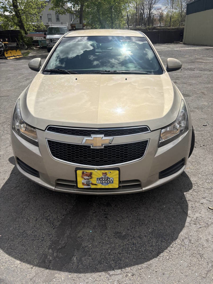 Used 2011 Chevrolet Cruze LT FWD image 2