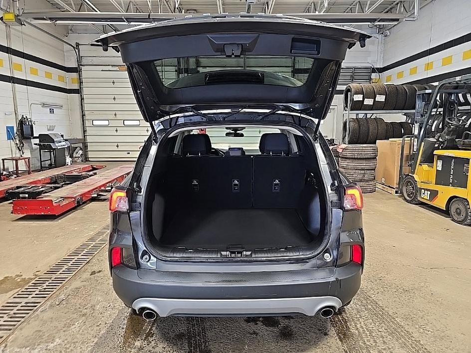 Used 2020 Ford Escape SE image 28