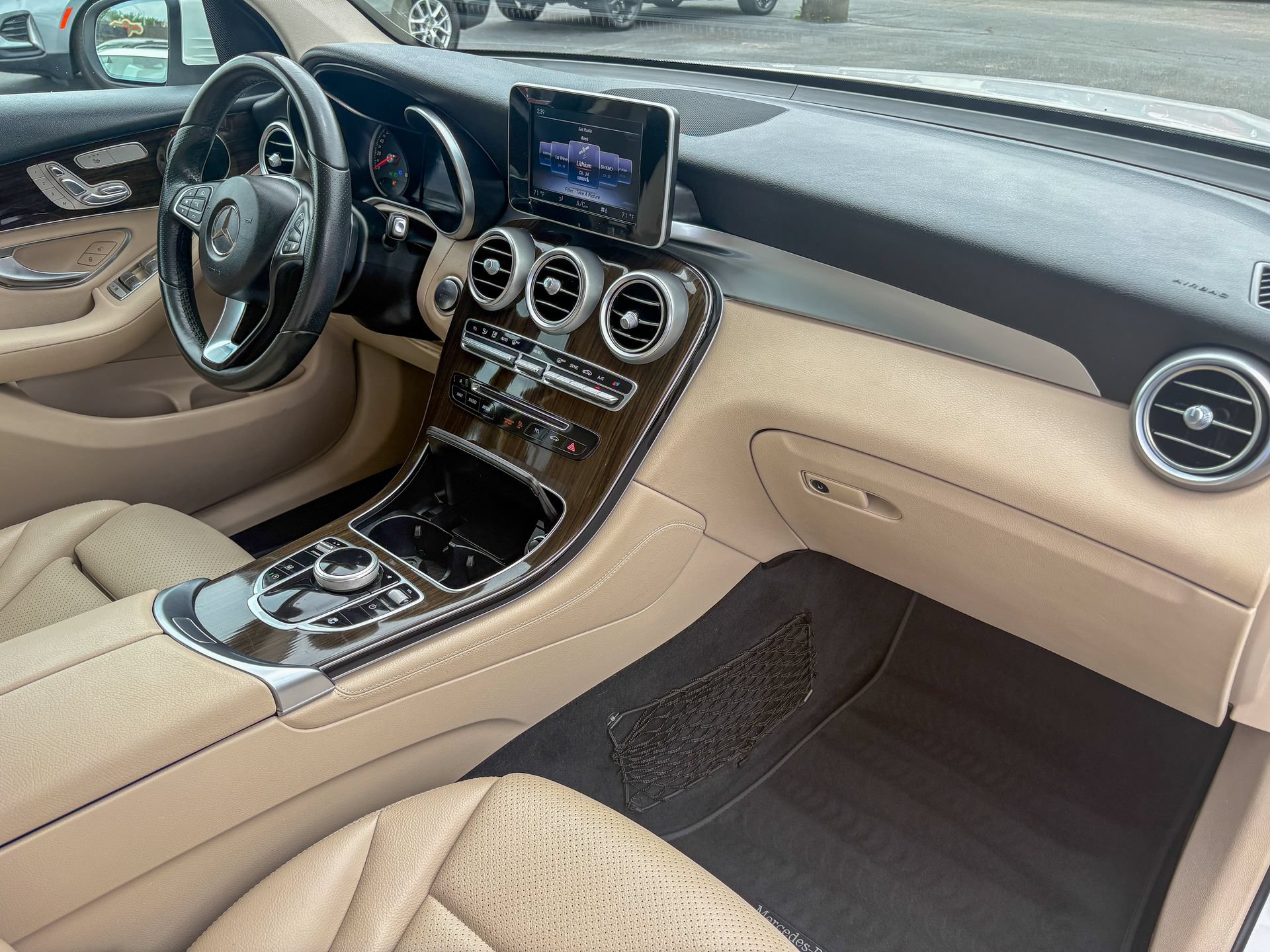 Used 2017 Mercedes-Benz GLC 300 image 22