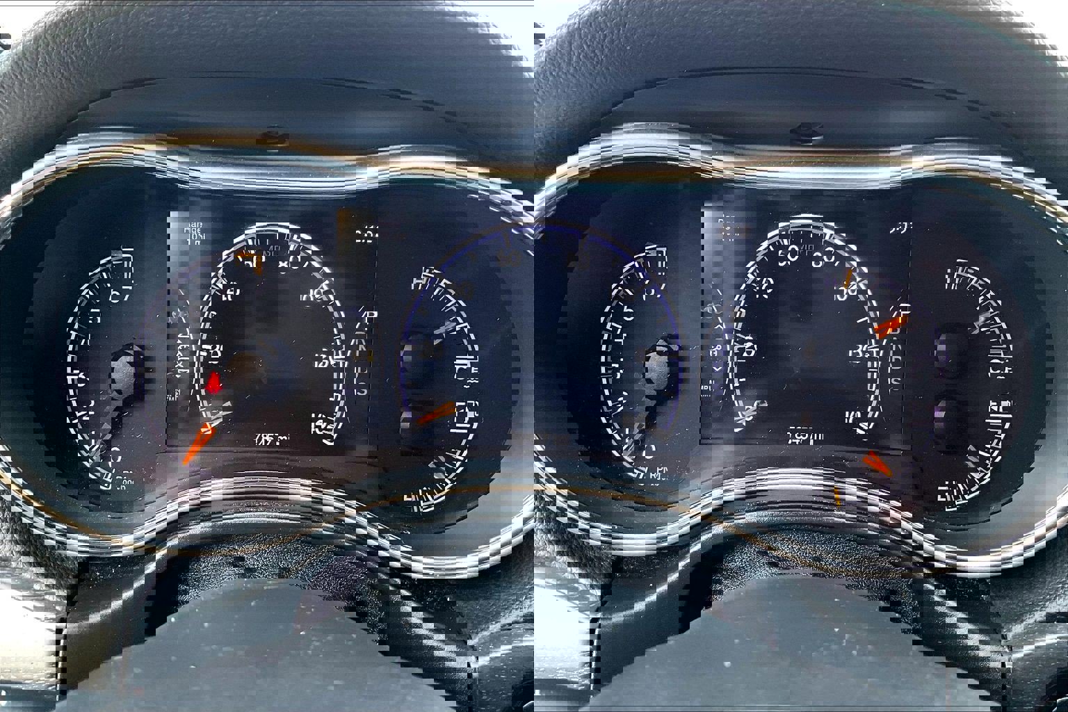 Used 2015 Jeep Grand Cherokee Limited w/ Luxury Group II image 19