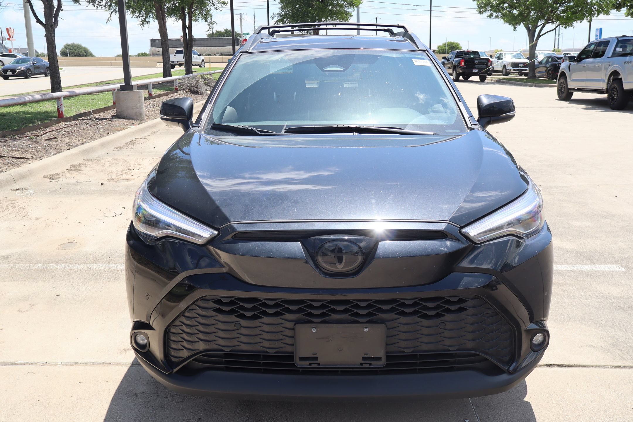 Used 2025 Toyota Corolla Cross AWD Hybrid w/ Convenience Package image 9