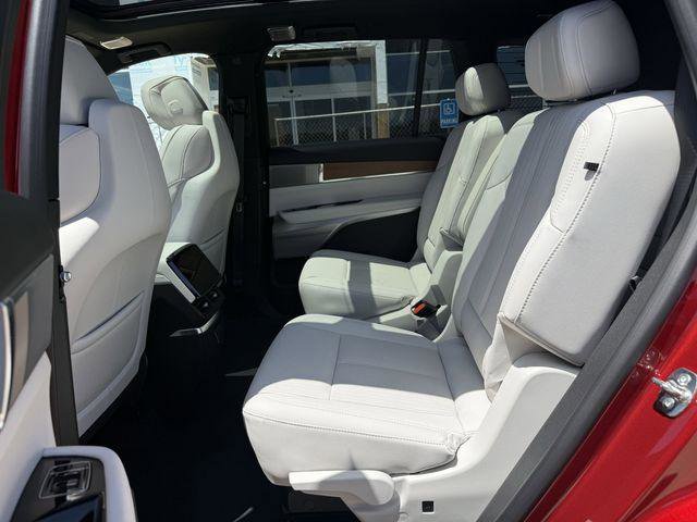 New 2026 Cadillac Vistiq Sport image 17