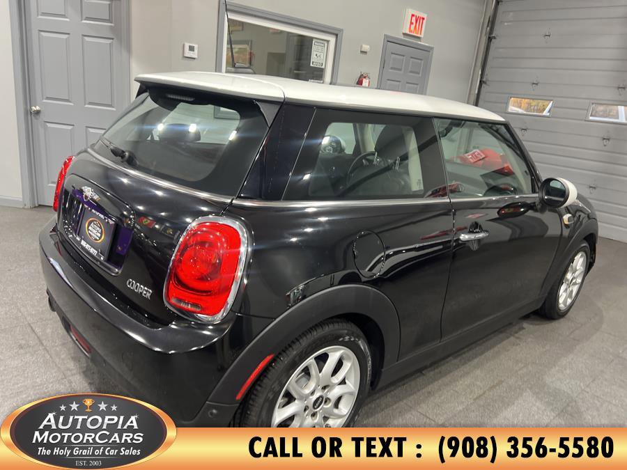 Used 2019 MINI Cooper 2-Door Hardtop w/ Storage Package image 5