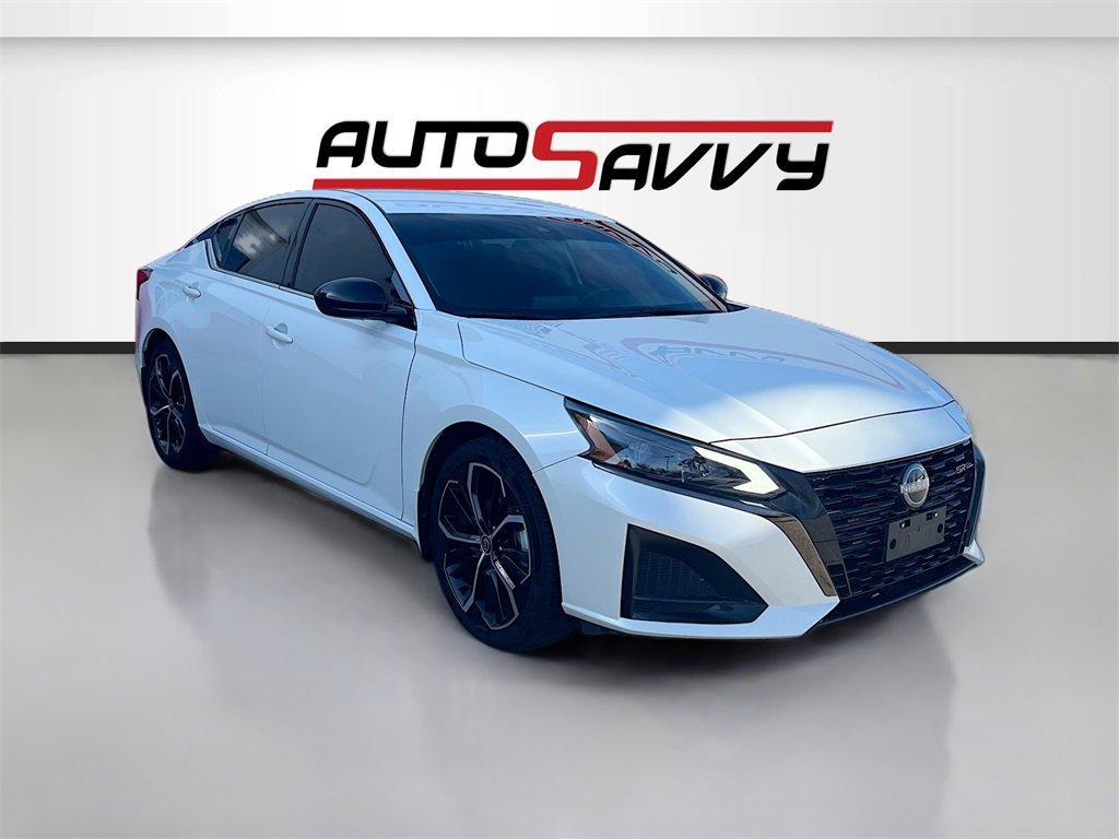 Used 2023 Nissan Altima 2.5 SR image 1