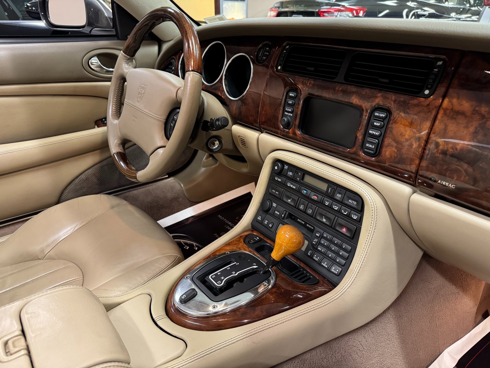 Used 2003 Jaguar XK8 Convertible image 22